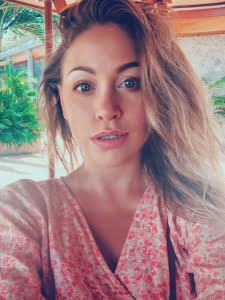 Julia  — Manama