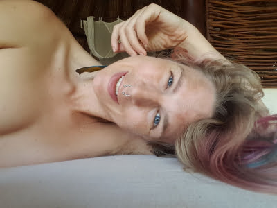 Helena West - American in Singapore 