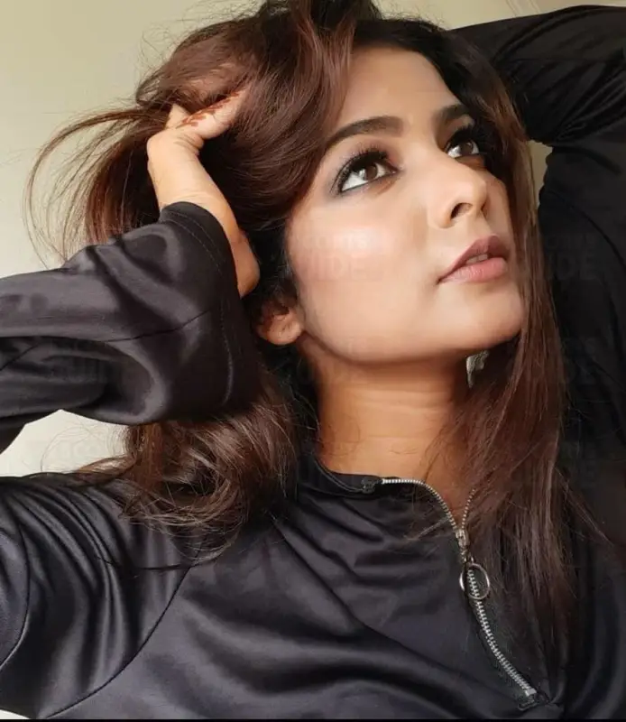 Komal  — Dubai