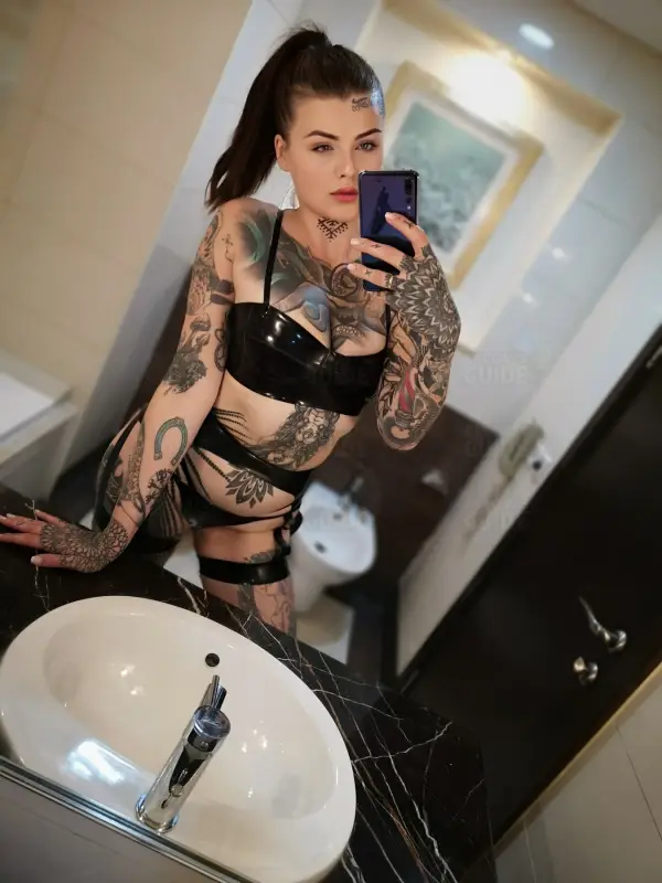Young Dominant Couple / Cuckolding / Bi 
