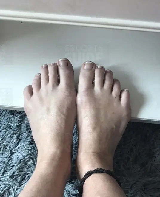 Juju mature, experienced British MILF 