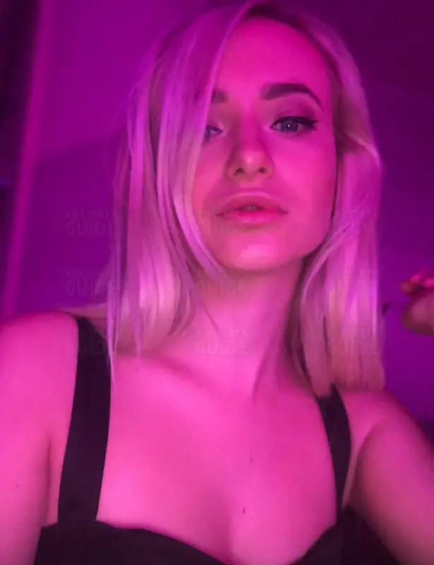 Sunny Downtown porno star 
