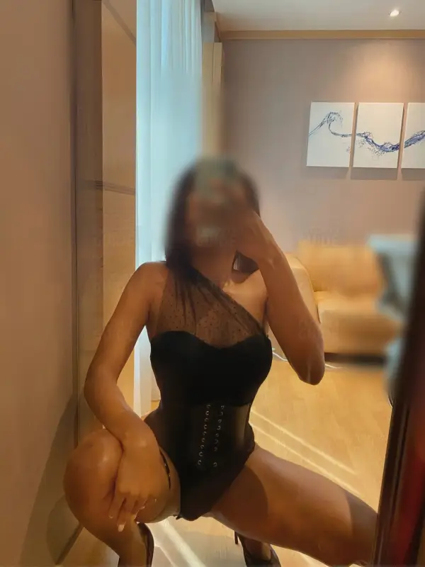 Ebony Mistress Vina in Dubai 