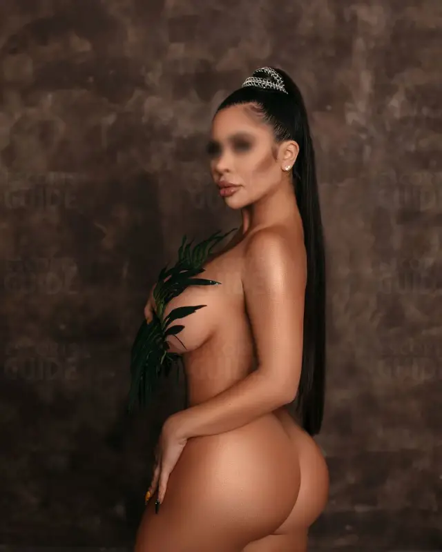 Kelly Rina  — Dubai