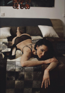  Escortgirl Kira