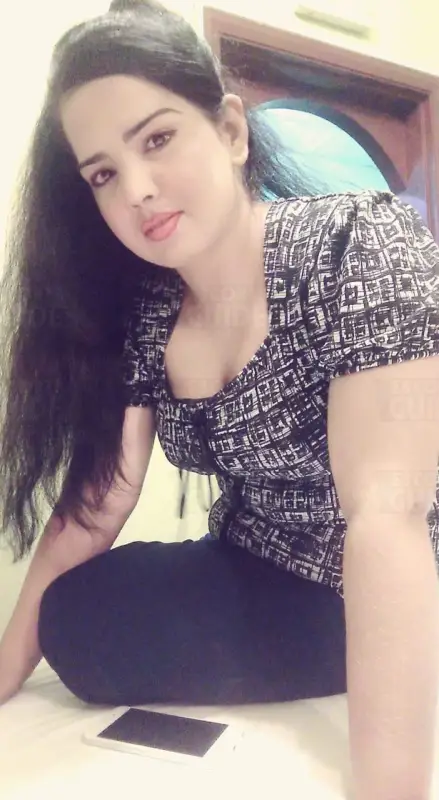 Noor Busty Girl  — Dhabi