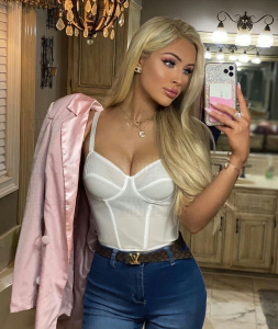  Escortgirl Jerry