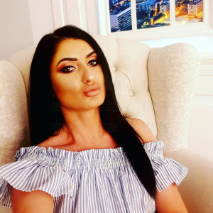  Escortgirl Adela