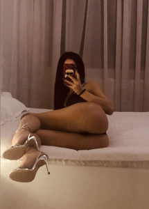  Escortgirl Karinaa