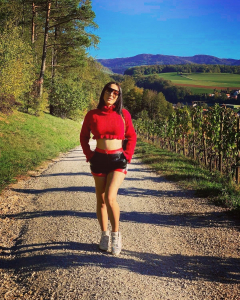  Escortgirl Zahia