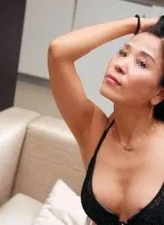 Ewa the perfect girl in Abu Dhabi 