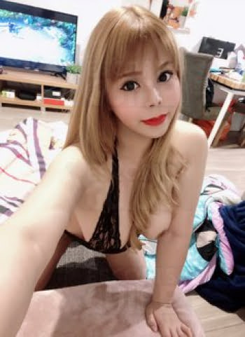 Little curvy cutie school girl 